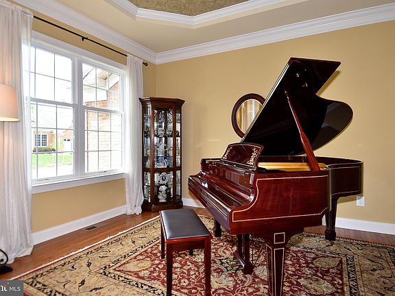 5th image of 15683 Alderbrook Dr