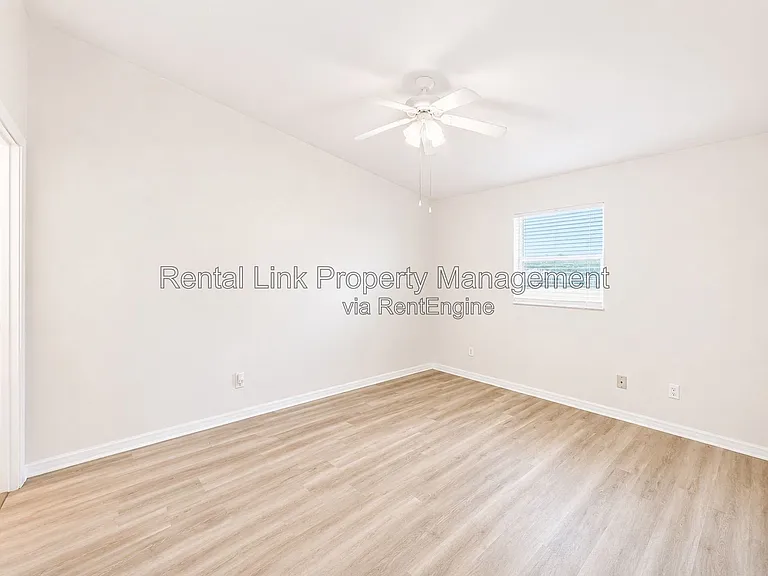 320 SW 3rd Pl #2 — Photo 17