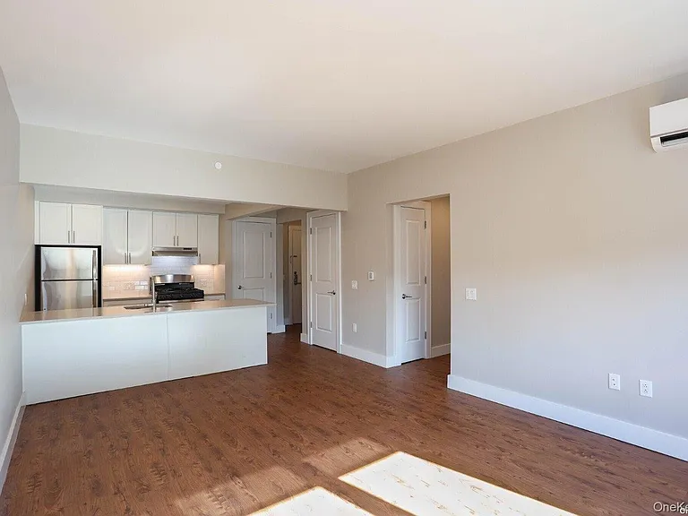 4436 Douglaston Pkwy #4D — Photo 2