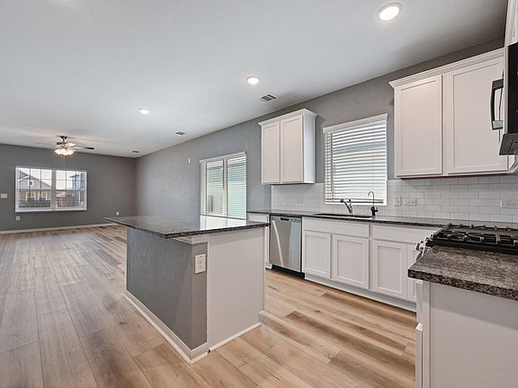 4th image of 204 Zion Dr