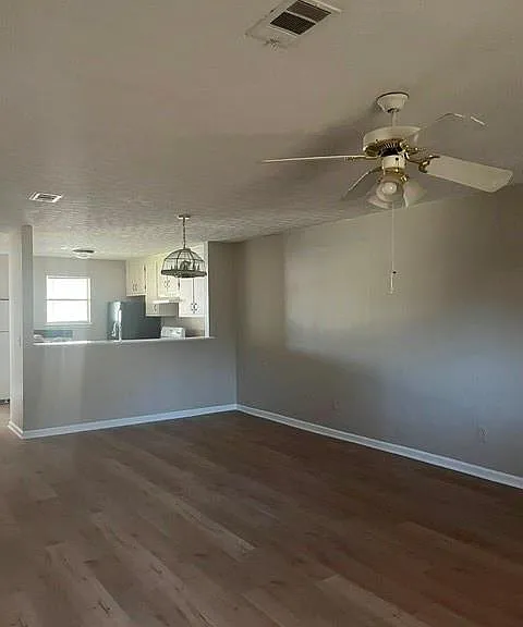 1290 Knoll Ct NW #B — Photo 6