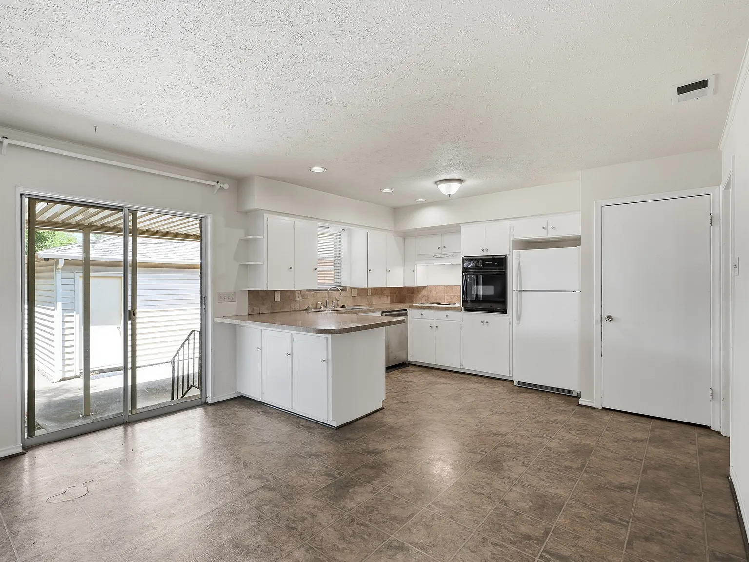 2 bed, 1228 sqft, $1,695 — Photo 4