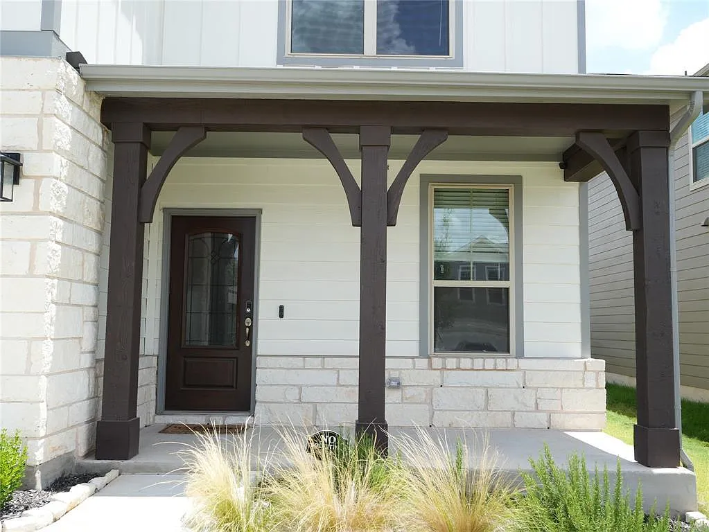 4 bed, 2.5 bath, 2488 sqft, $2,400 — Photo 3