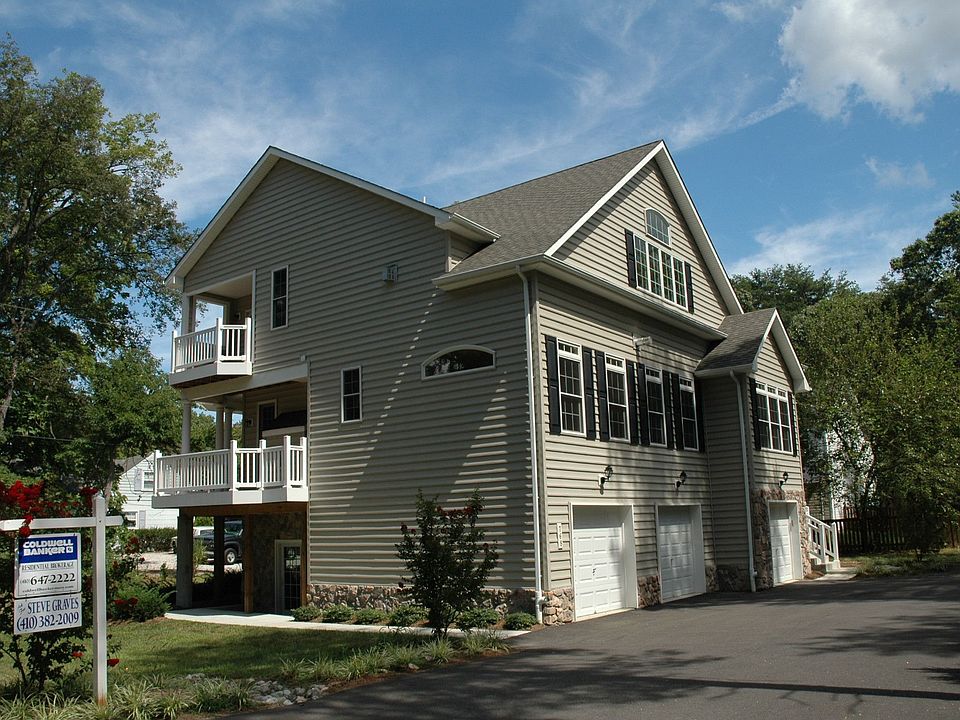 1st image of 718 Oak Grove Cir