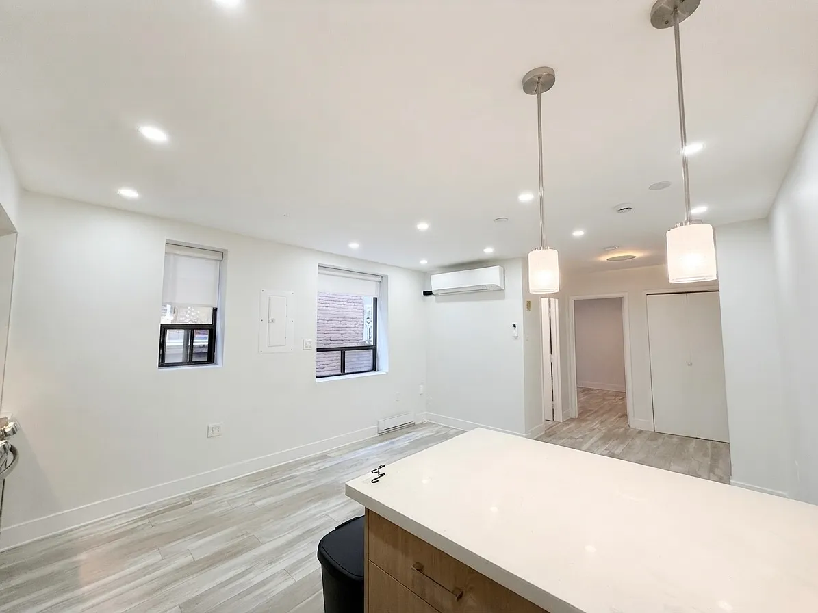 240 Durie St - 205 — Photo 3