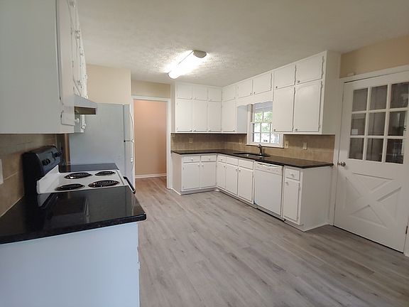 4th image of 2306 Hidden Ln