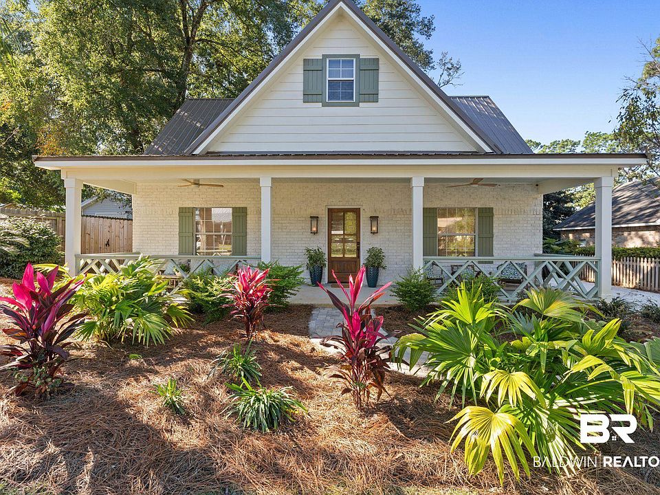 1st image of 208 Pecan Ave