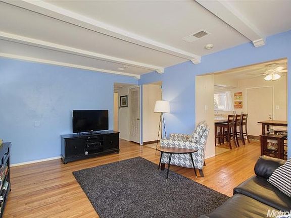 4th image of 8574 Everglade Dr