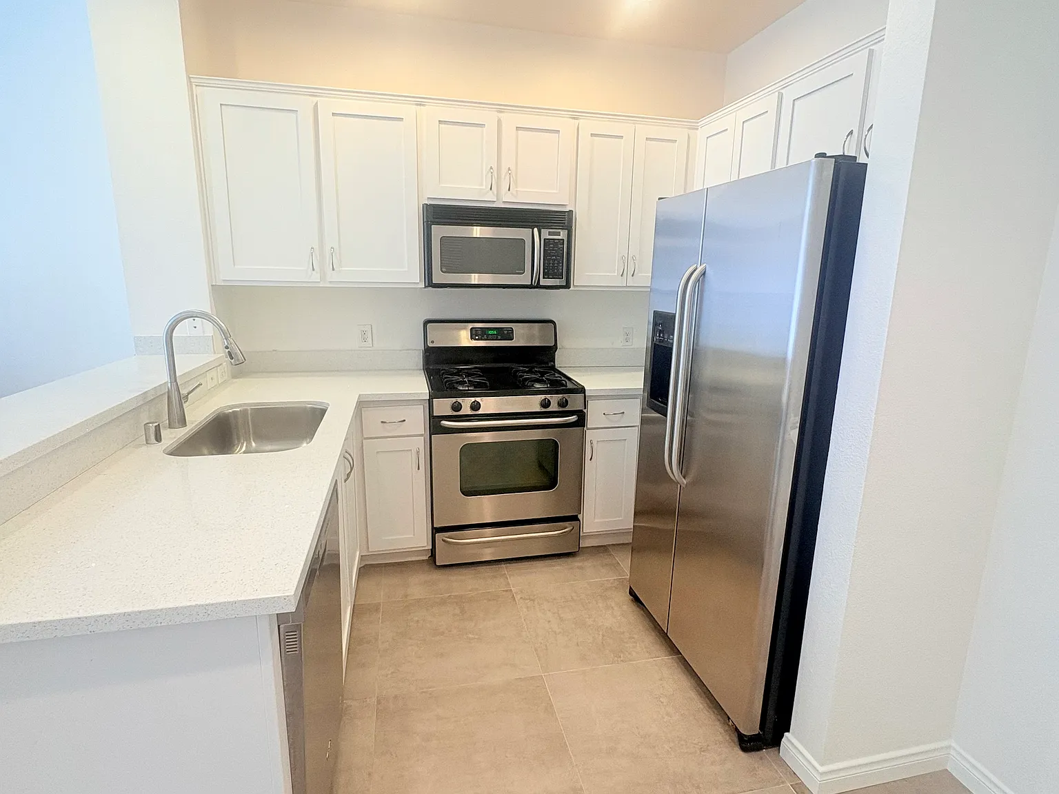 1 bed, 777 sqft, $2,950 — Photo 4