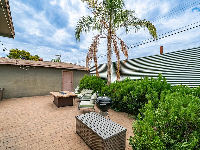 717 E Palmaire Ave — Photo 30