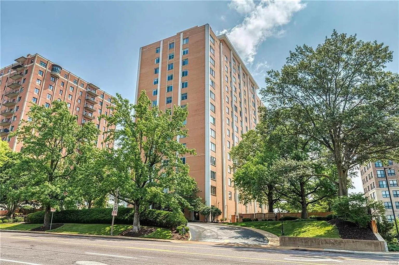 900 S Hanley Rd APT 4A photo 1