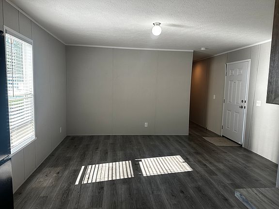 4th image of 170 W Clydesdale St