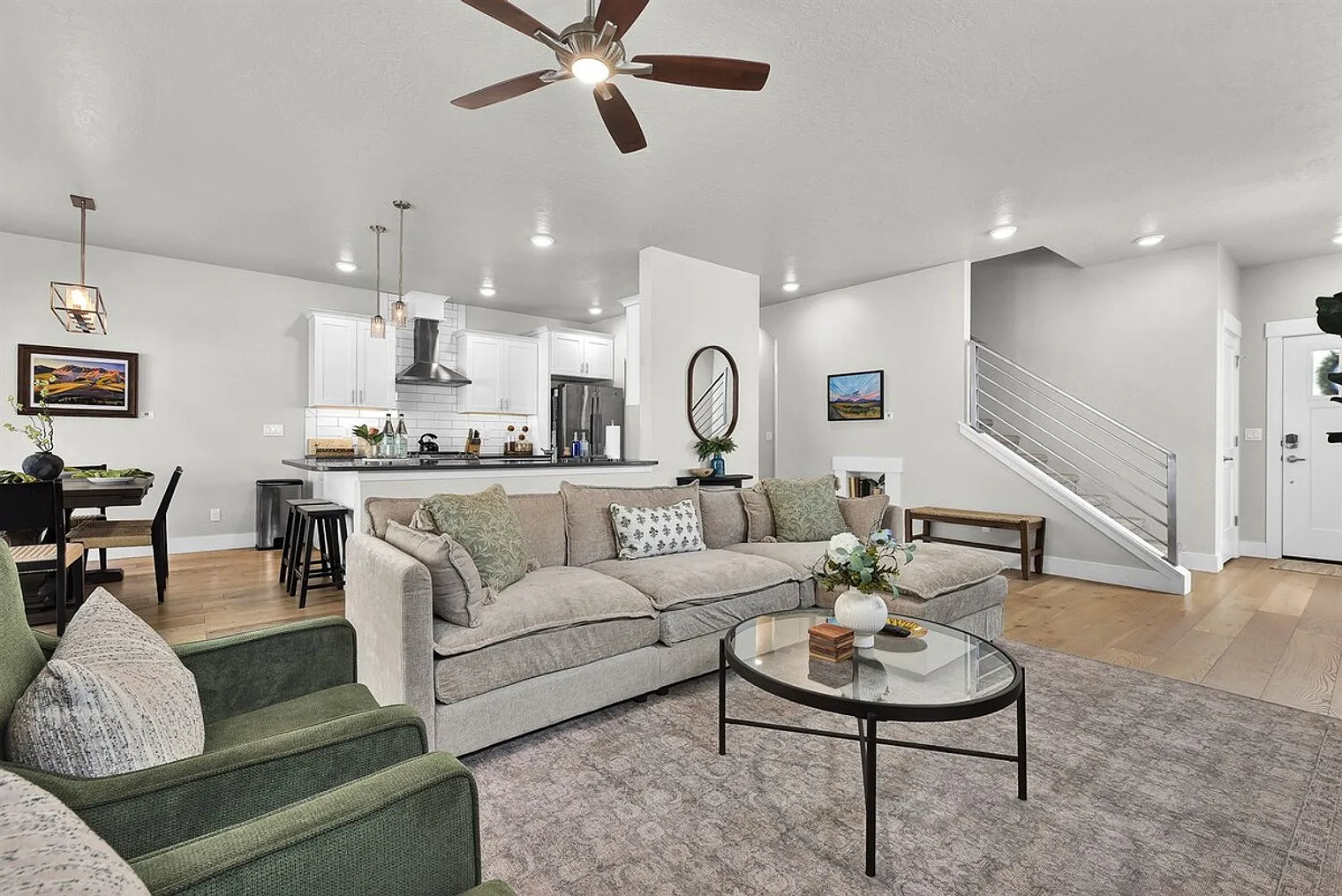 3 bed, 2.5 bath, 1894 sqft, $5,491 — Photo 2