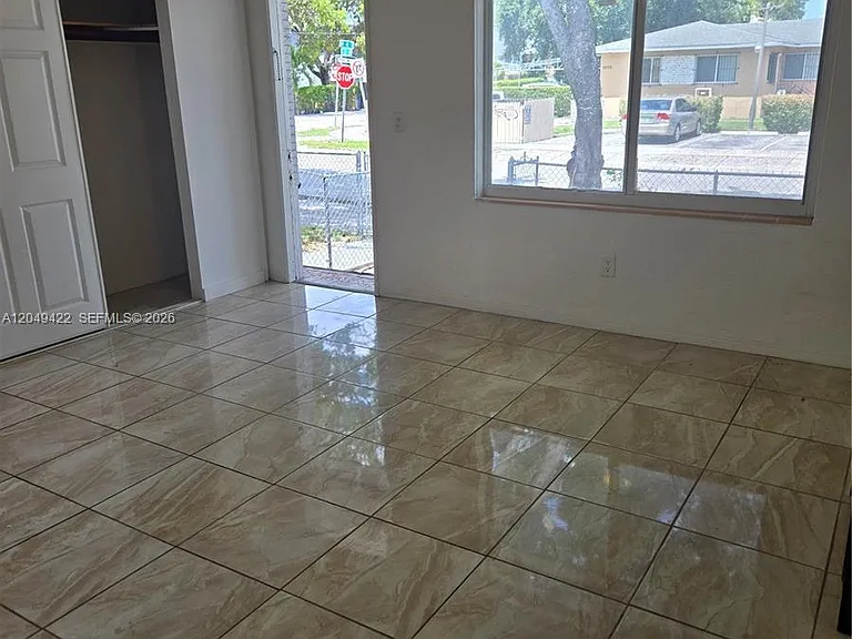 400 SW 21st Ave #3 — Photo 5
