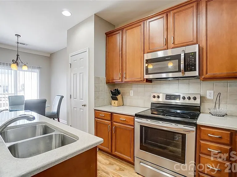 2029 Kegsworth Dr — Photo 9