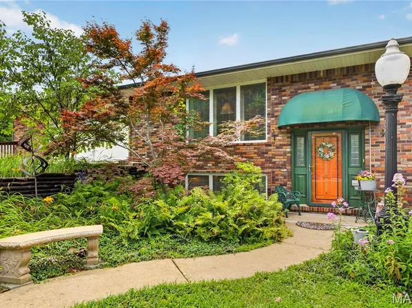4444 Baumgartner Rd, Saint Louis, MO 63129