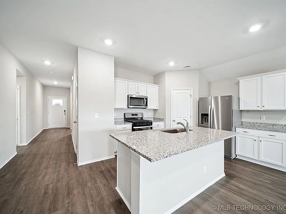 2nd image of 1 Sunstone St #1212