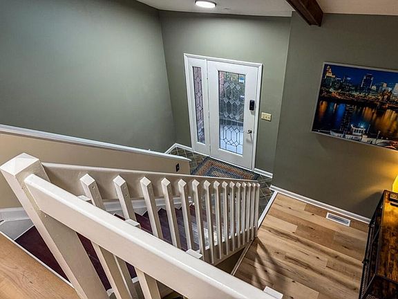 3rd image of 528 Beaumont Ct
