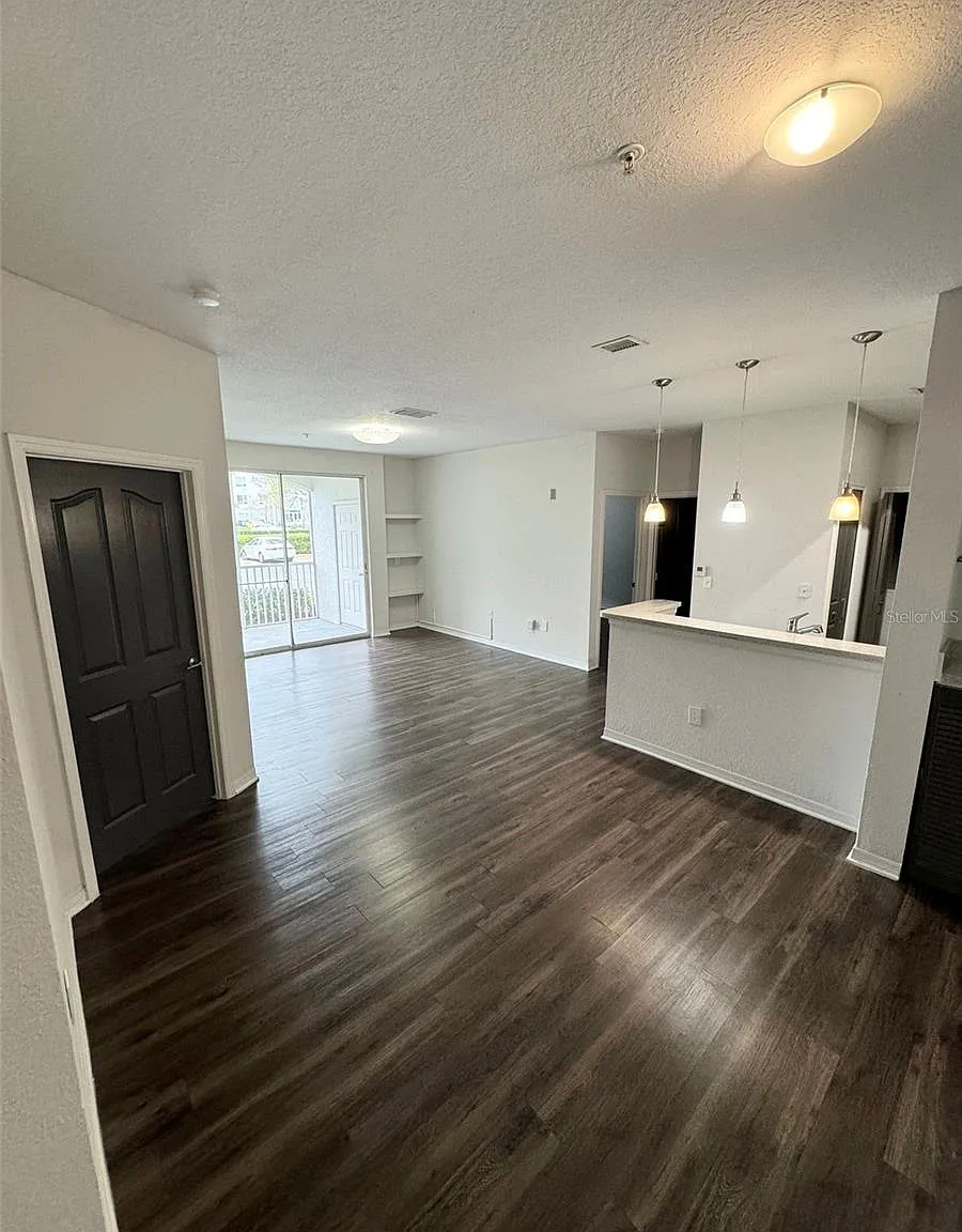 2 bed, 2.0 bath, 1009 sqft, $1,650 — Photo 2