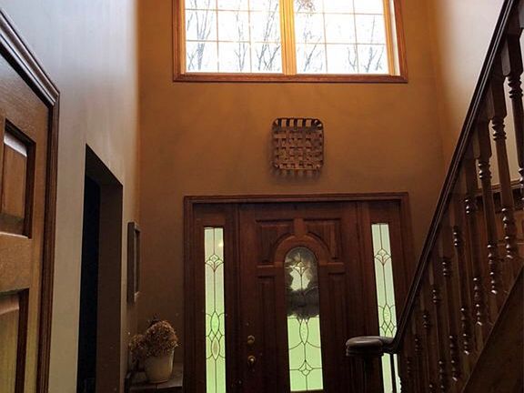Beautiful high ceiling Foyer