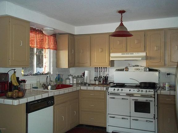 5th image of 5751 S Catalina Ave