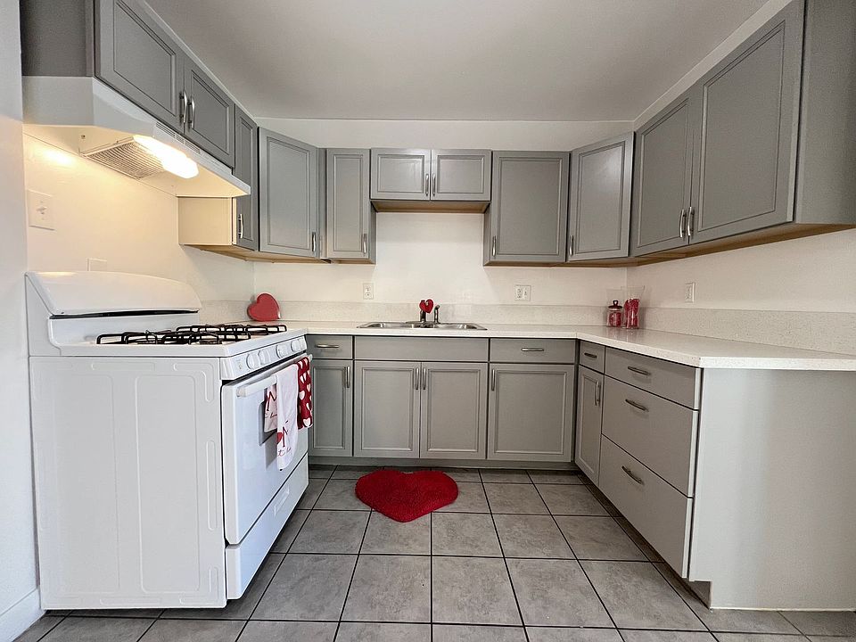 1st image of 2253 Linden Ave #B