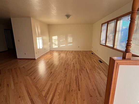 3rd image of 1322 W Flamingo Ave
