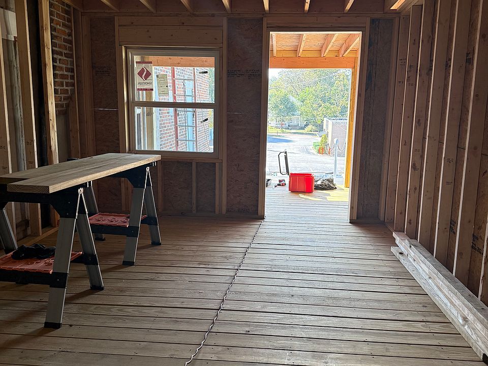 1st image of 411 Main St #B