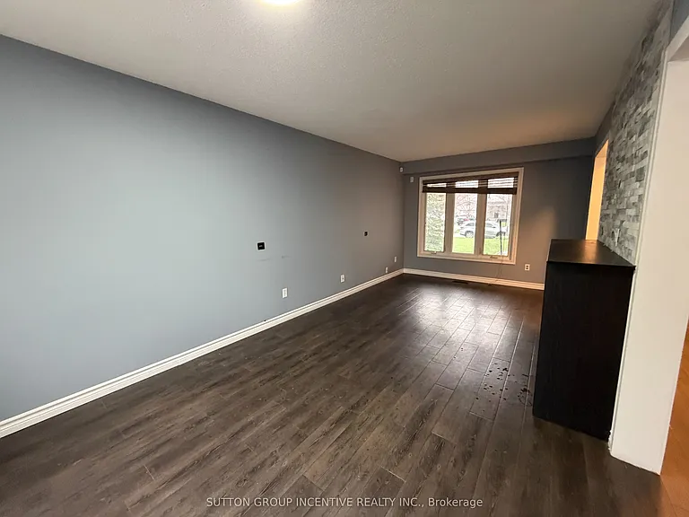 90 Moon Dr — Photo 3