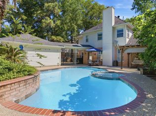 26 E Sterling Pond Cir, The Woodlands, TX 77382