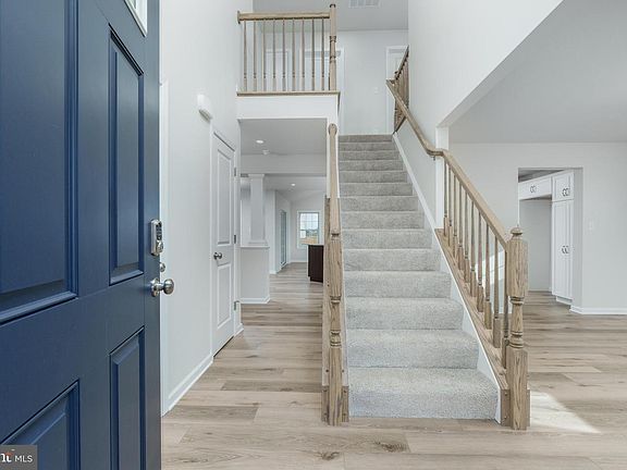 4th image of 803 Greenwich Ln
