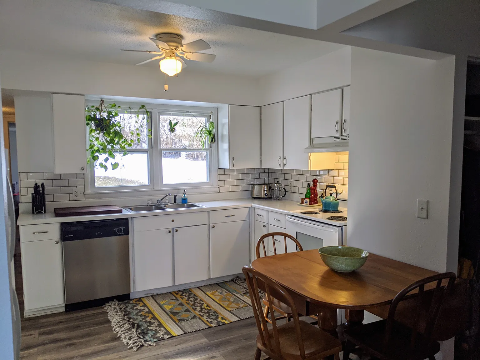 4 bed, 1192 sqft, $1,700 — Photo 2