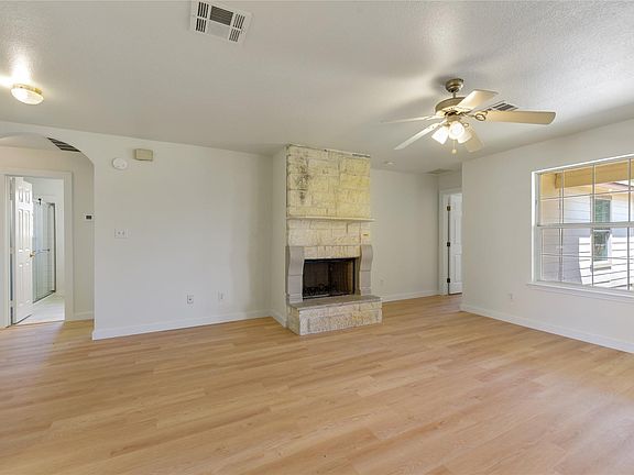 2nd image of 135 Petirrojo Ct