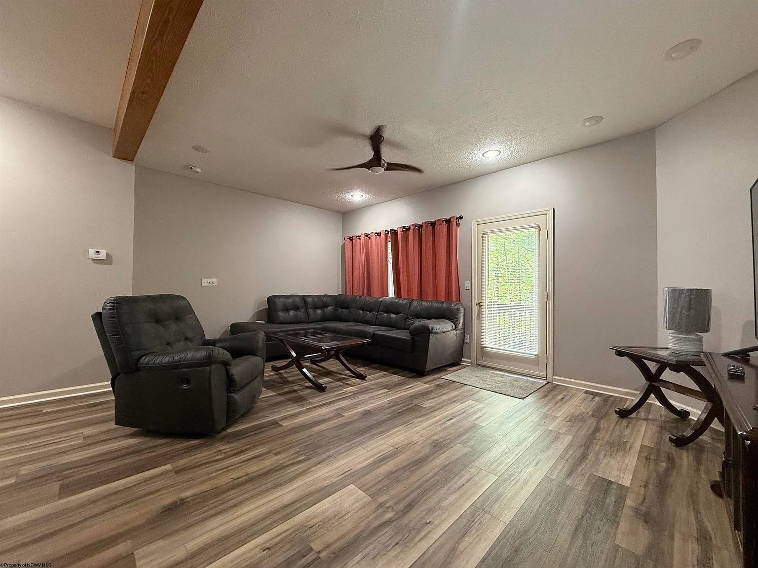 3 bed, 3.0 bath, $2,500 — Photo 4