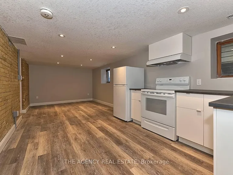 870 Queens Ave — Photo 4