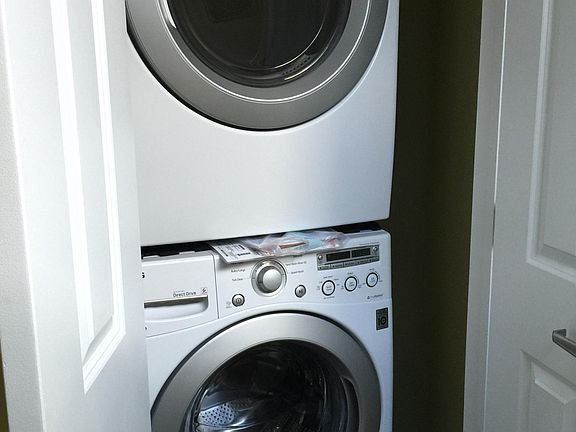 4th image of 1010 Park Ave APT 2