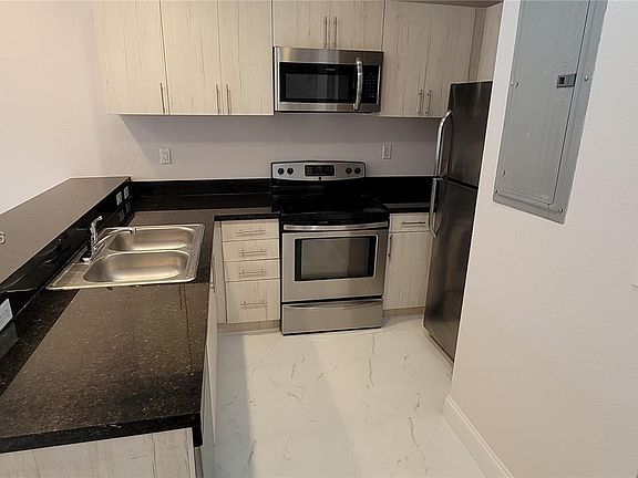 5th image of 850 SW 14th Ave APT 2