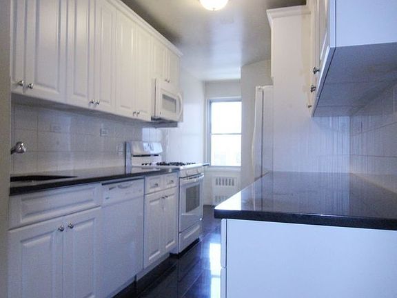 5th image of 250 E 73rd St APT 7C
