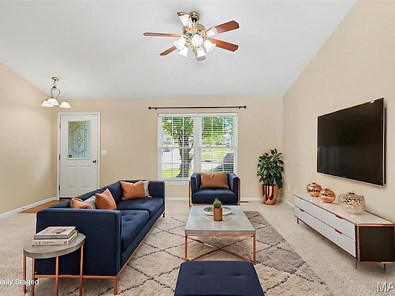 5th image of 5 Alexandria Ln