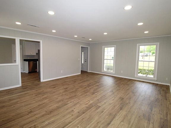 5th image of 202 Candace Ct