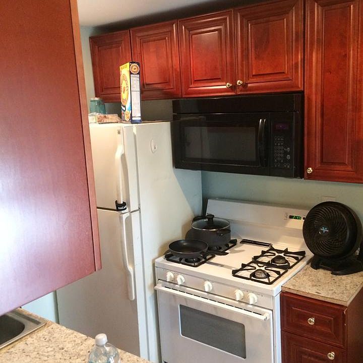 1st image of 1033 Packard St APT 4