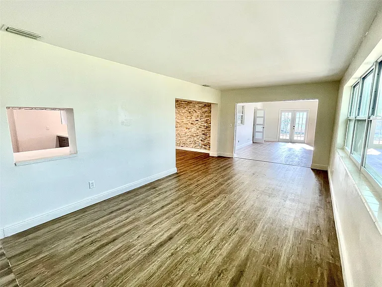 2090 NW 84th Ter — Photo 12