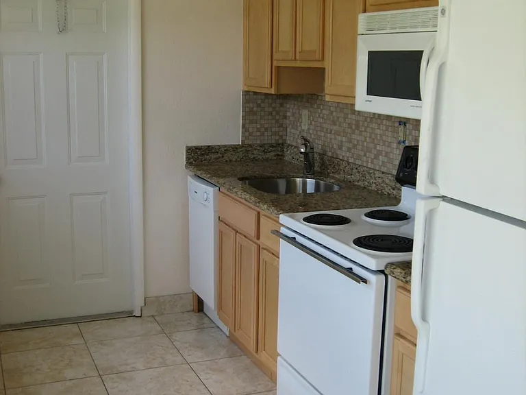 231 NE 24th St #1 — Photo 7