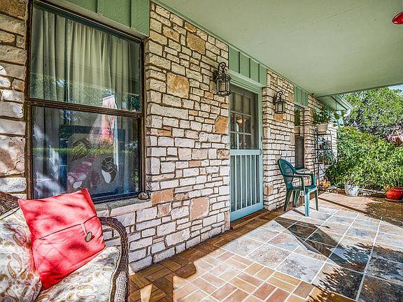 3rd image of 409 Canterberry Dr