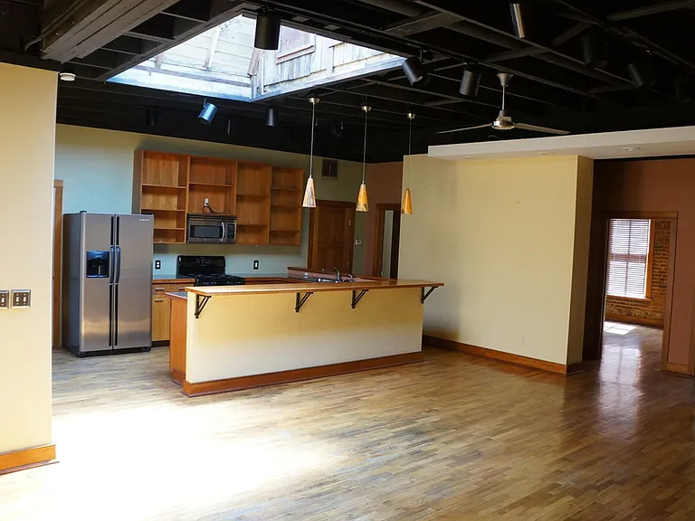 413 N Center St — Photo 11