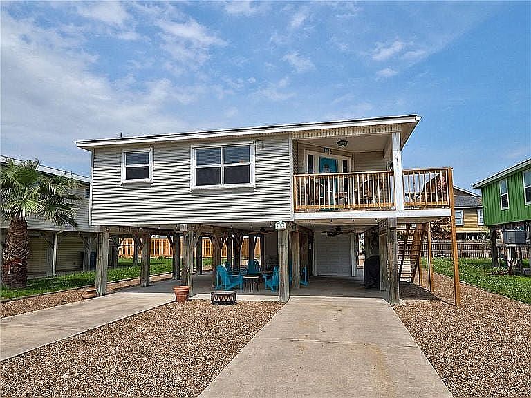1st image of 634 Pelican Cir