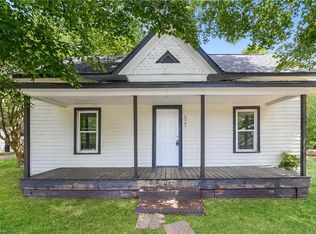 521 E 1st St, Lexington, NC 27292