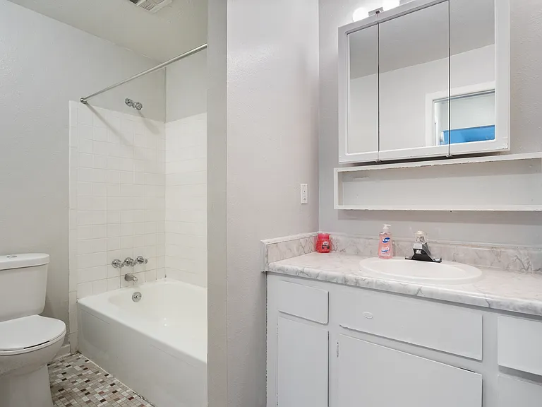 Miracle Manor Apartments — Photo 17