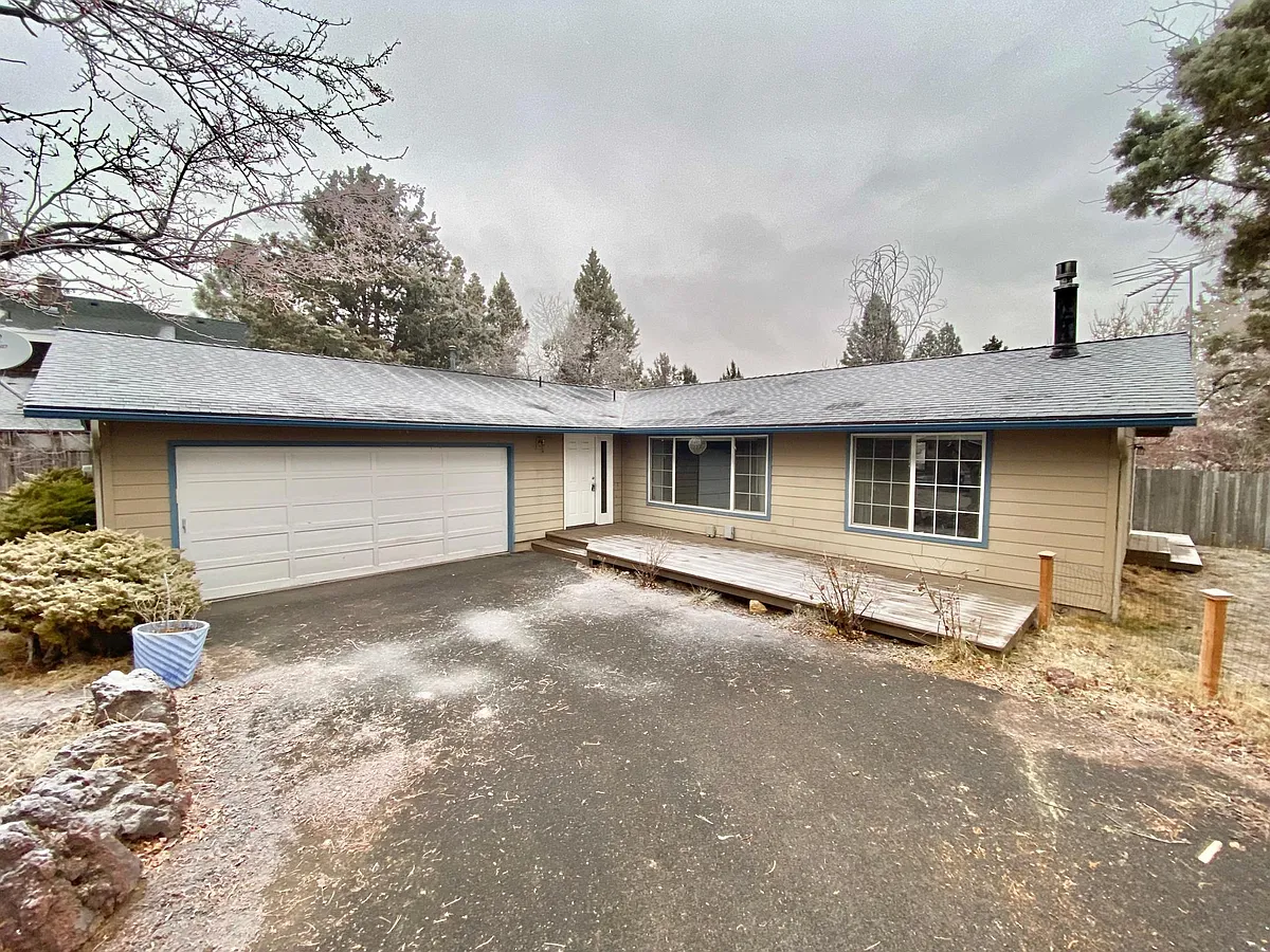 Building Photo - 2816 NE Lapoint Ct