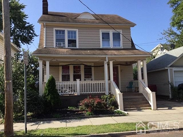 2nd image of 218 Howard St